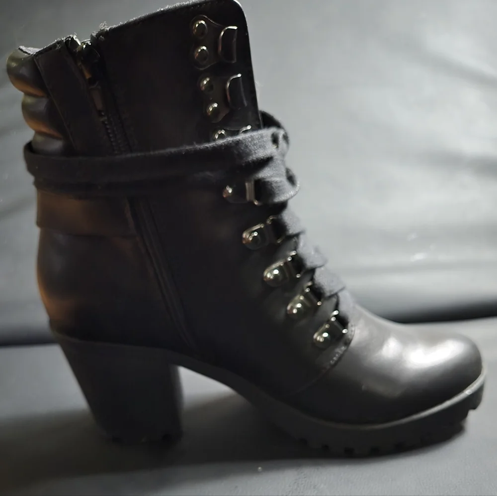 Mia Women's Black Leather Ankle Boots Size 9M - Picture 4 of 7